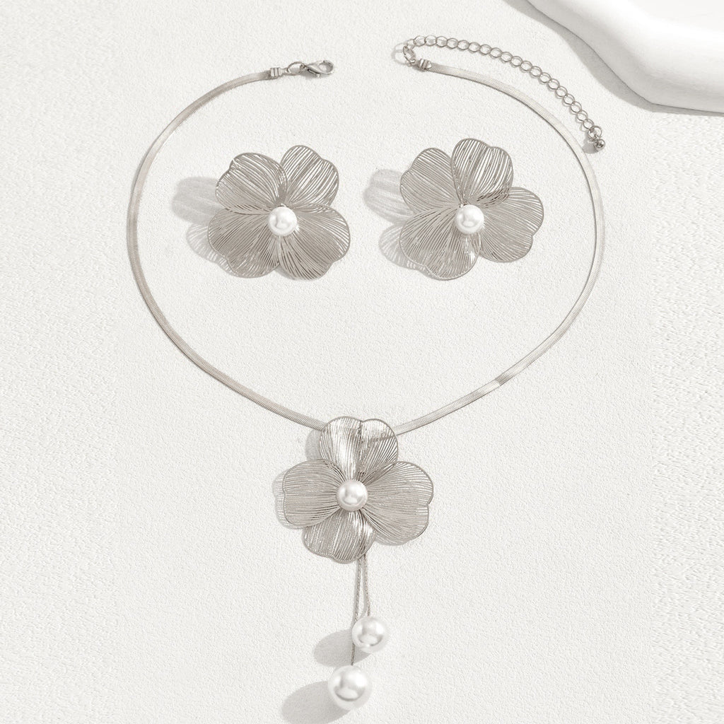 Pleated Flower and Pearl-Effect Lariat Jewelry — product image 4
