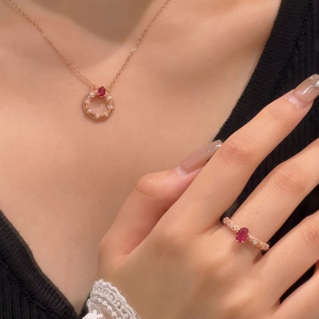 Eight Awn Star Sterling Silver 925 Necklace Women's Retro Court Style Pigeon Red Blood Zircon Clavicle Chain Light Luxury Style Star Pendant