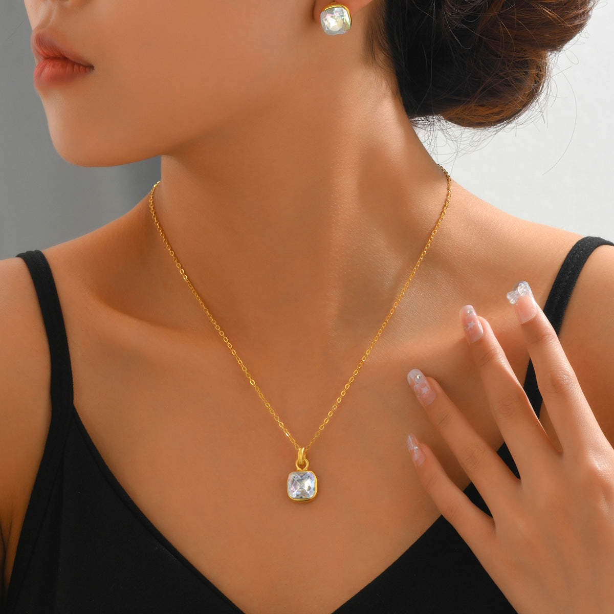 Clear Round Pendant Jewelry — product image 2