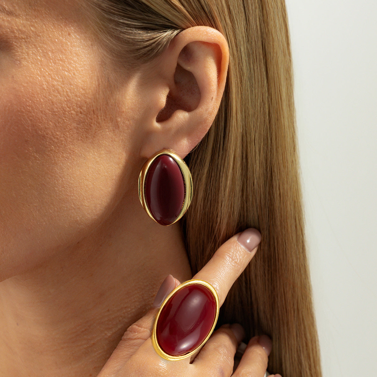 Bold Oval Cabochon-Effect Ring — product image 2
