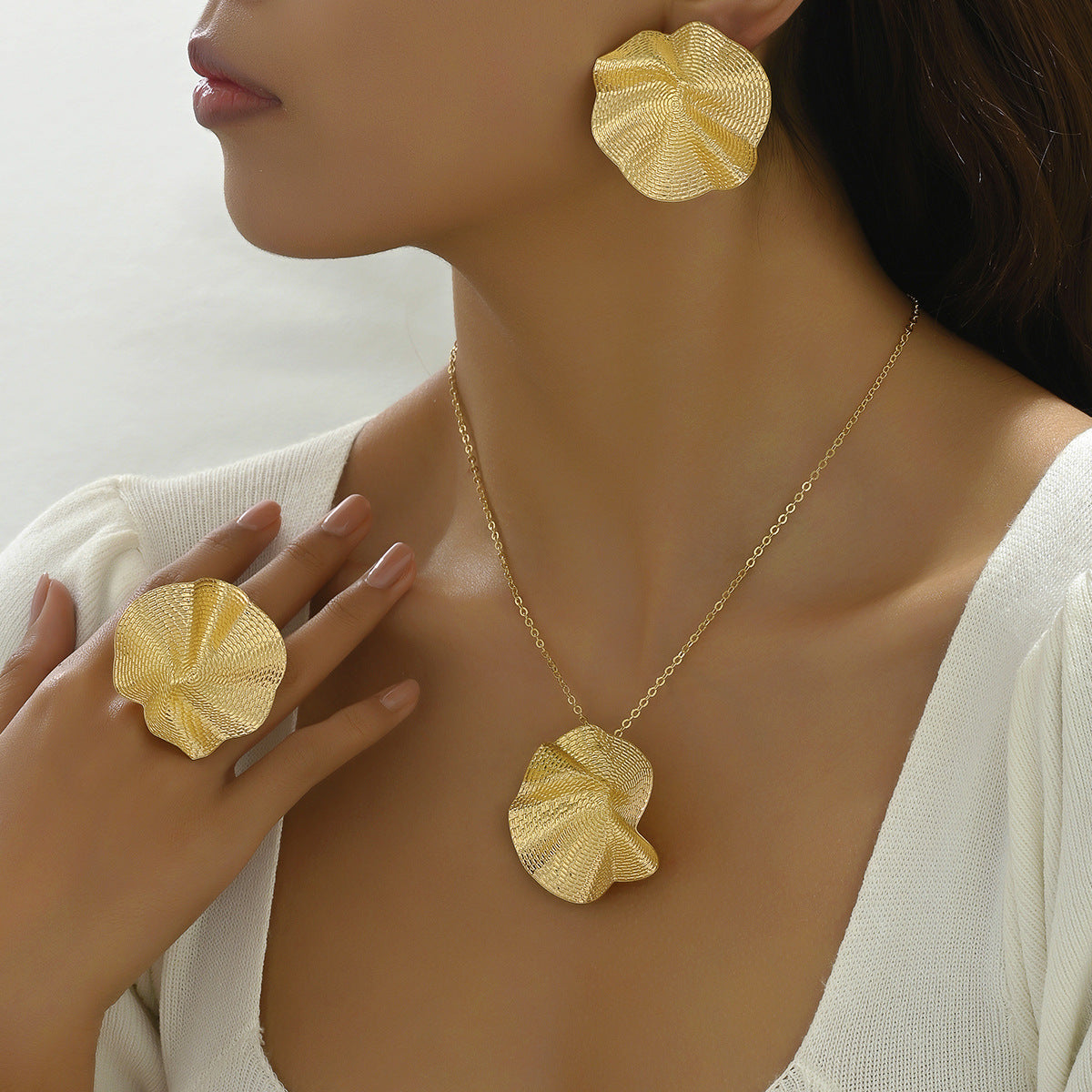 Pleated Lotus-Leaf Jewelry — product image 2