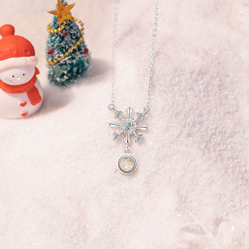 Fantasy Snowflake Sterling Silver 925 Necklace Female Niche Design Light Luxury Glass Stone Clavicle Chain Ins Christmas Pendant
