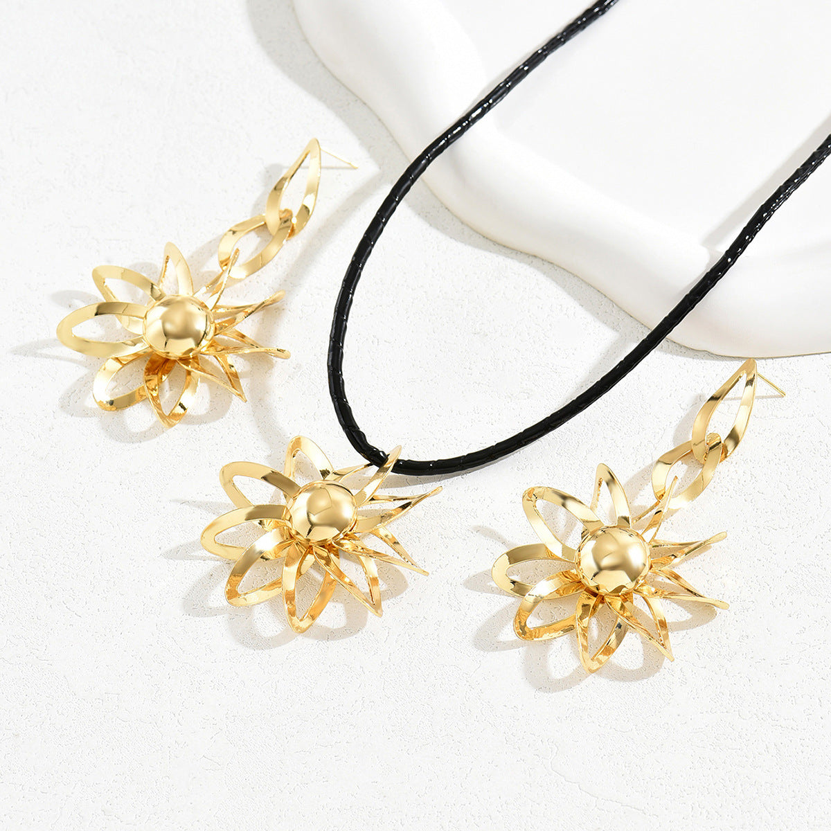 Open Star Flower Cord Jewelry — product image 3