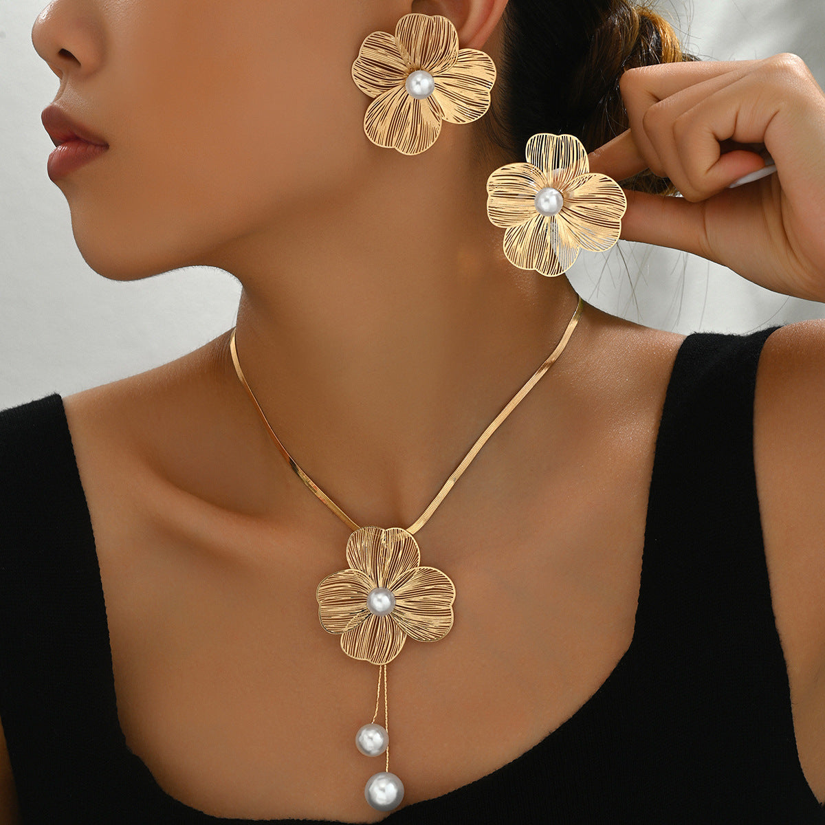 Pleated Flower and Pearl-Effect Lariat Jewelry — product image 2