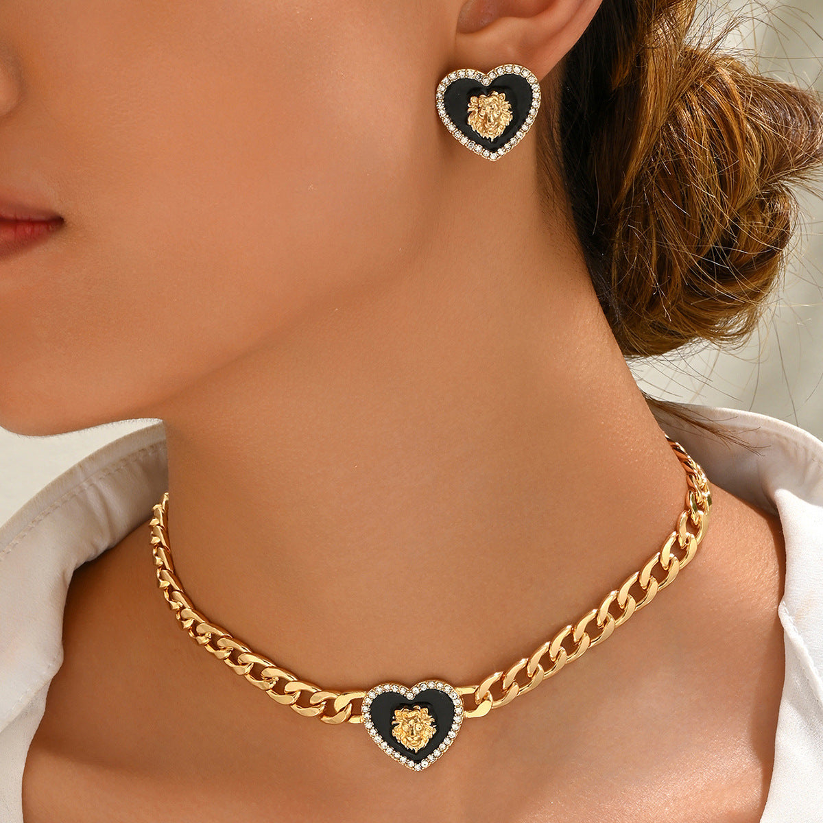 Black Heart Medallion Chain Jewelry — product image 2