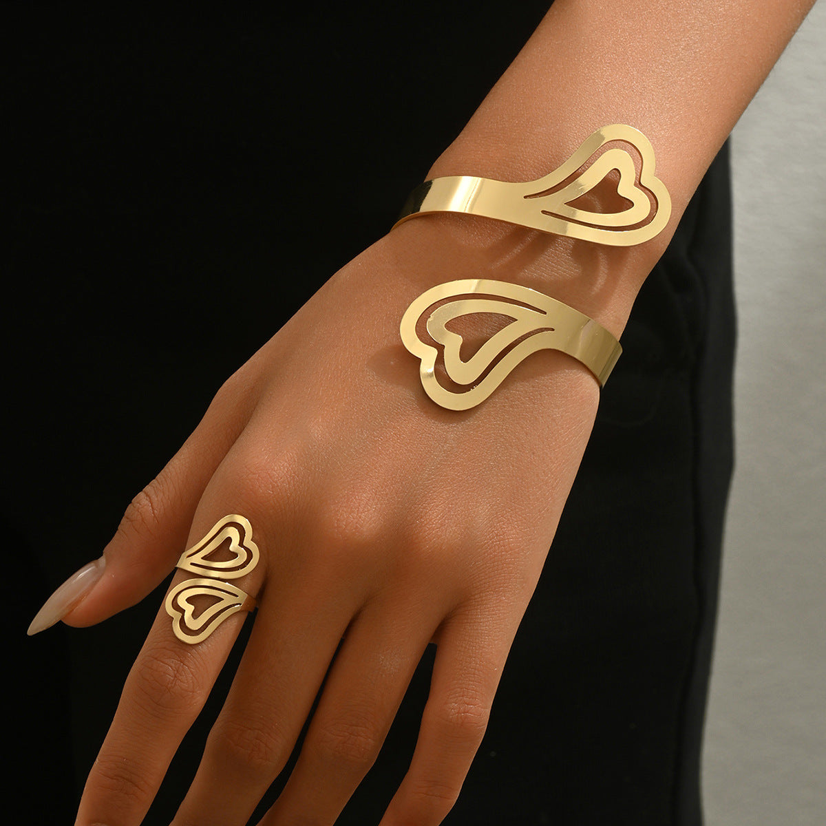 Double-Outline Heart Cuff Jewelry — product image 2