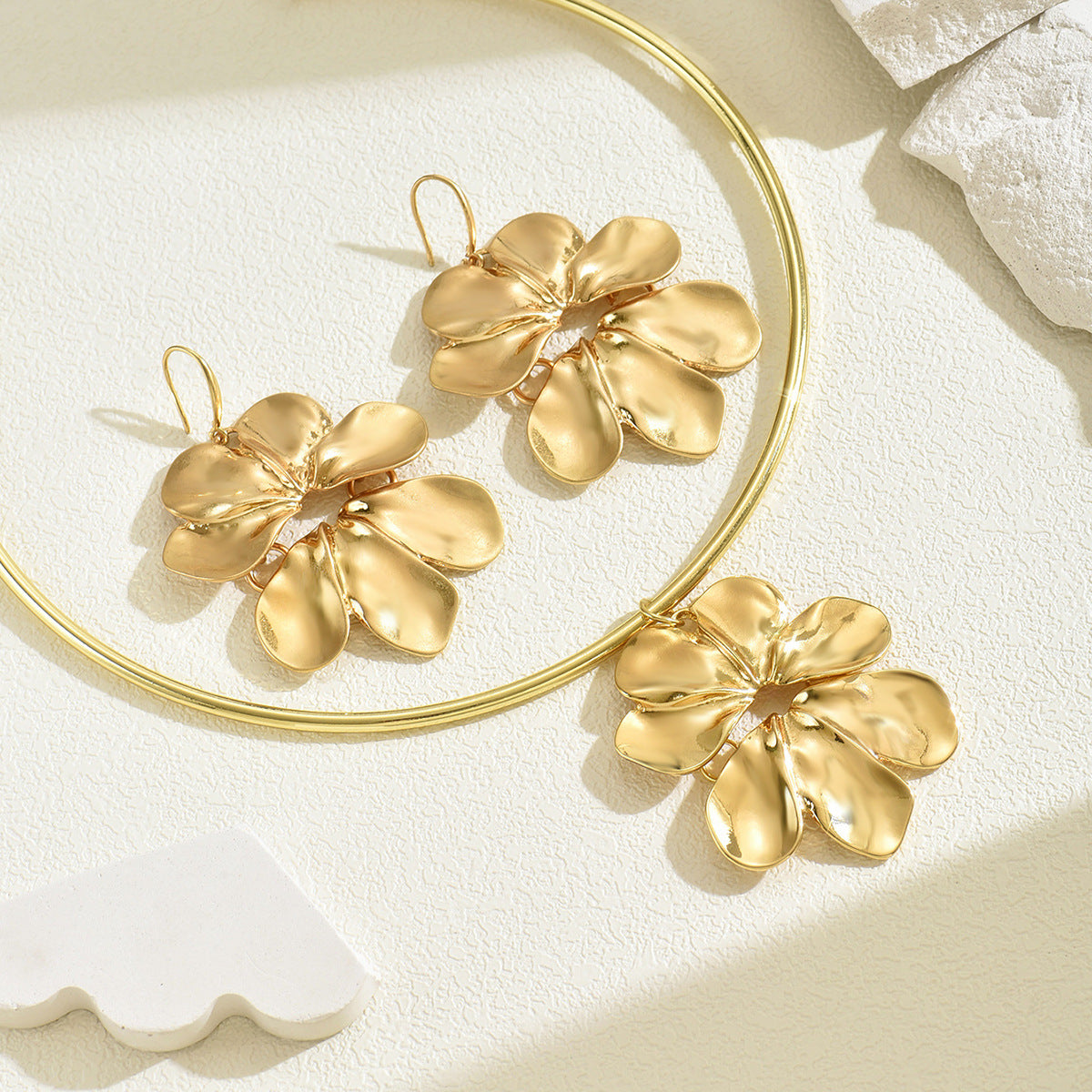 Sculptural Flower Collar Jewelry — product image 2