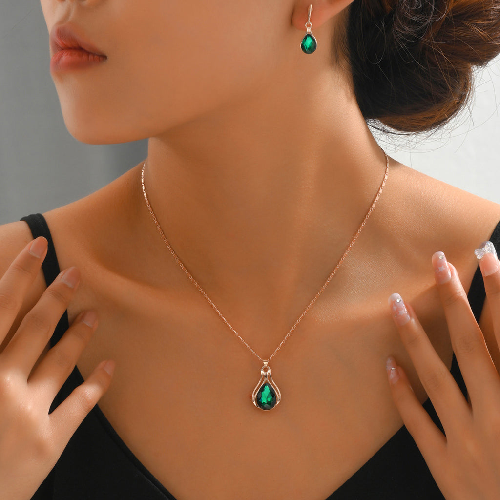 Green Teardrop Pendant Jewelry