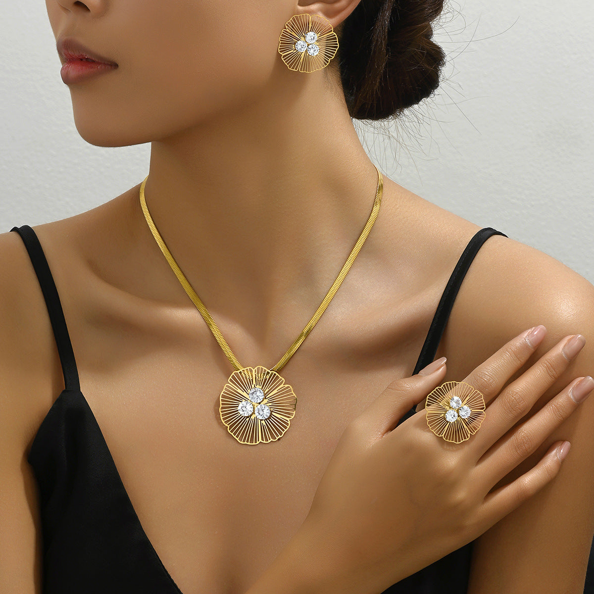 Fine-Lattice Flower Collar Jewelry — product image 2