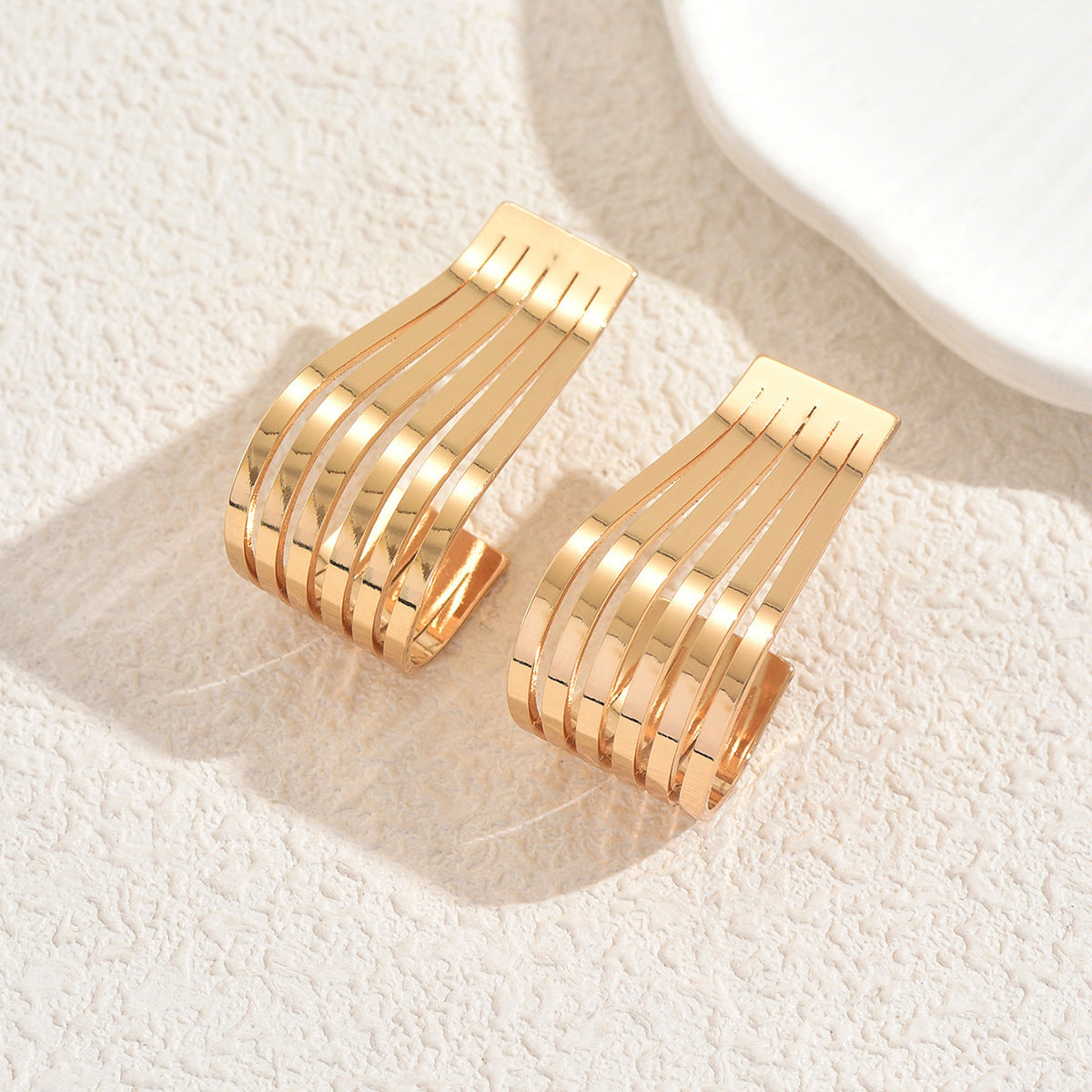 Parallel Rib Curved Earrings — product image 3