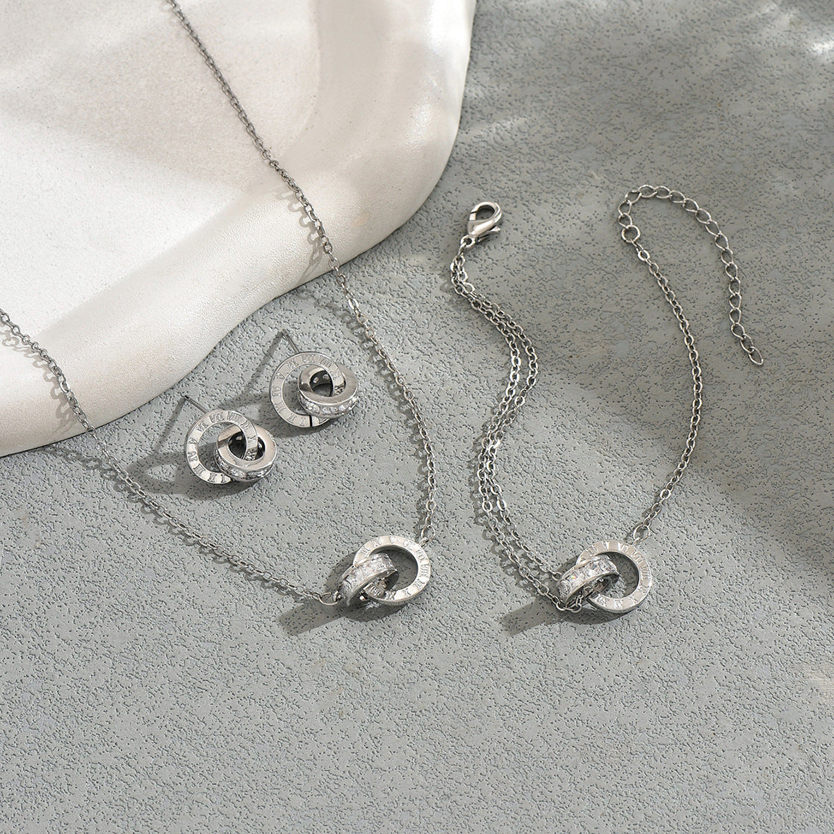 Petite Interlocking-Ring Jewelry — product image 3