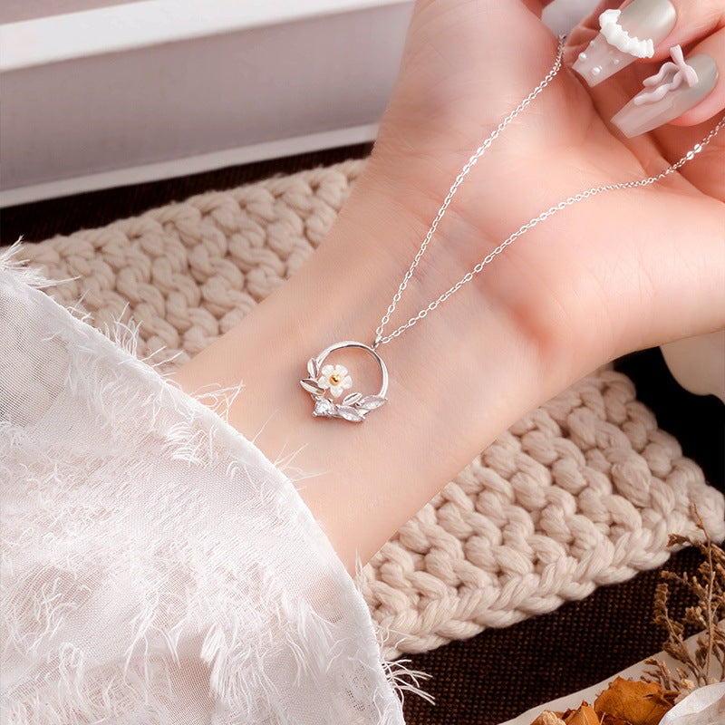 Full-Body S925 Sterling Silver Necklace for Women Light Luxury Fritillary Flower Clavicle Chain High-Grade Gift for Girlfriend and Girlfriend Silver Jewelry