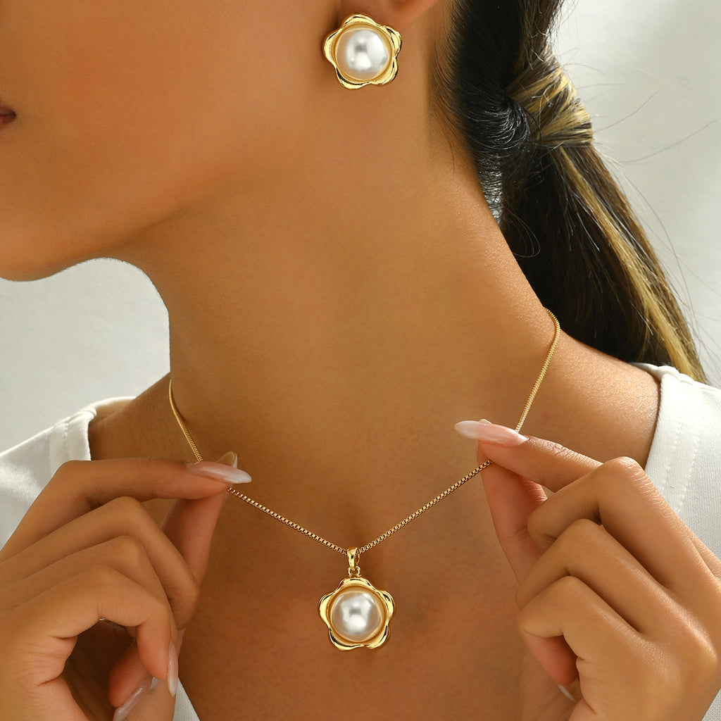 Round Pearl-Effect Halo Jewelry